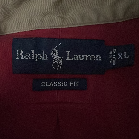 Classic-fit. Ralph Lauren button-down. Red. - Picture 3 of 3